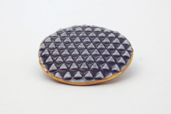 波佐見焼 紋様ブローチ うろこ｜詳細画像2
