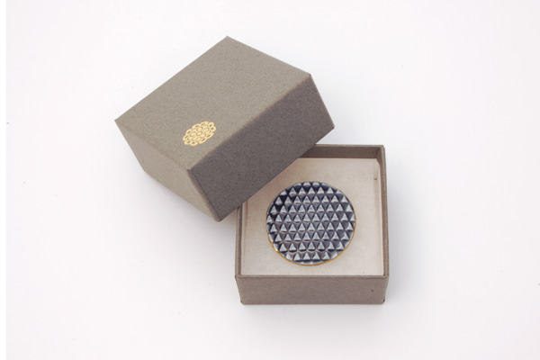 波佐見焼 紋様ブローチ うろこ｜詳細画像5