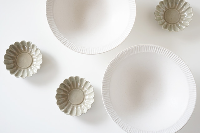 益子焼よしざわ窯 マーガレット小皿、線刻深鉢再入荷です